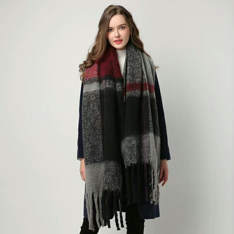 Cashmere Women's Scarf in Plaid Print