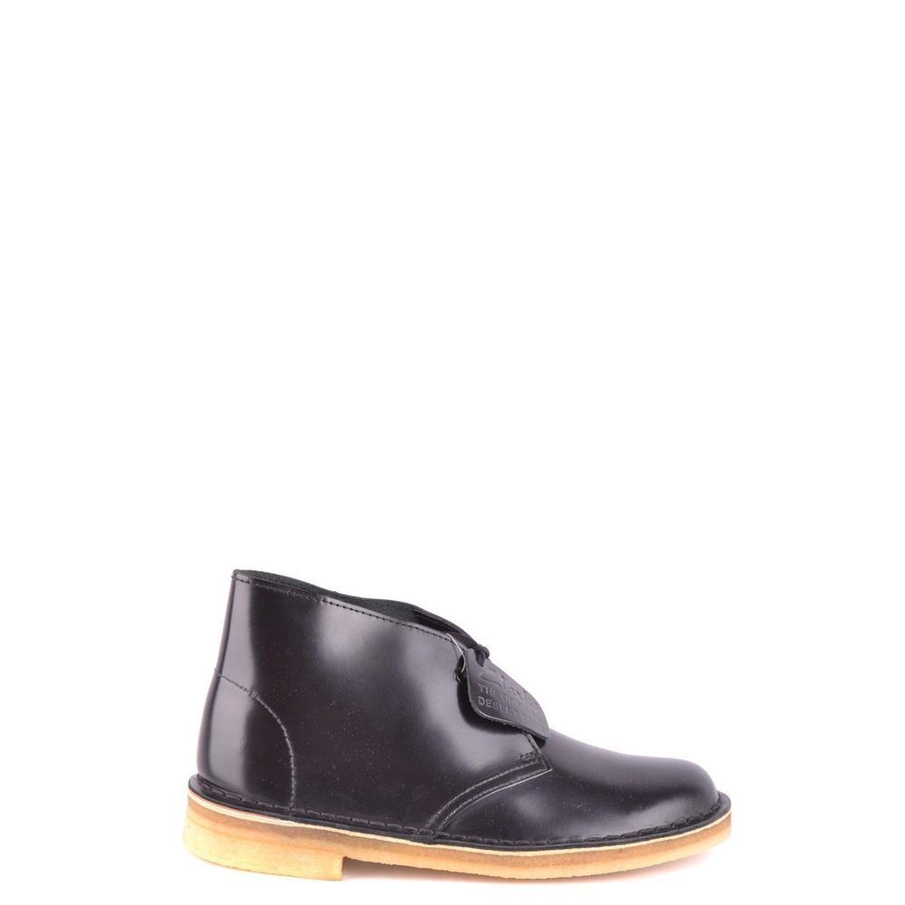 Botas de couro preto com atacadores da Clarks