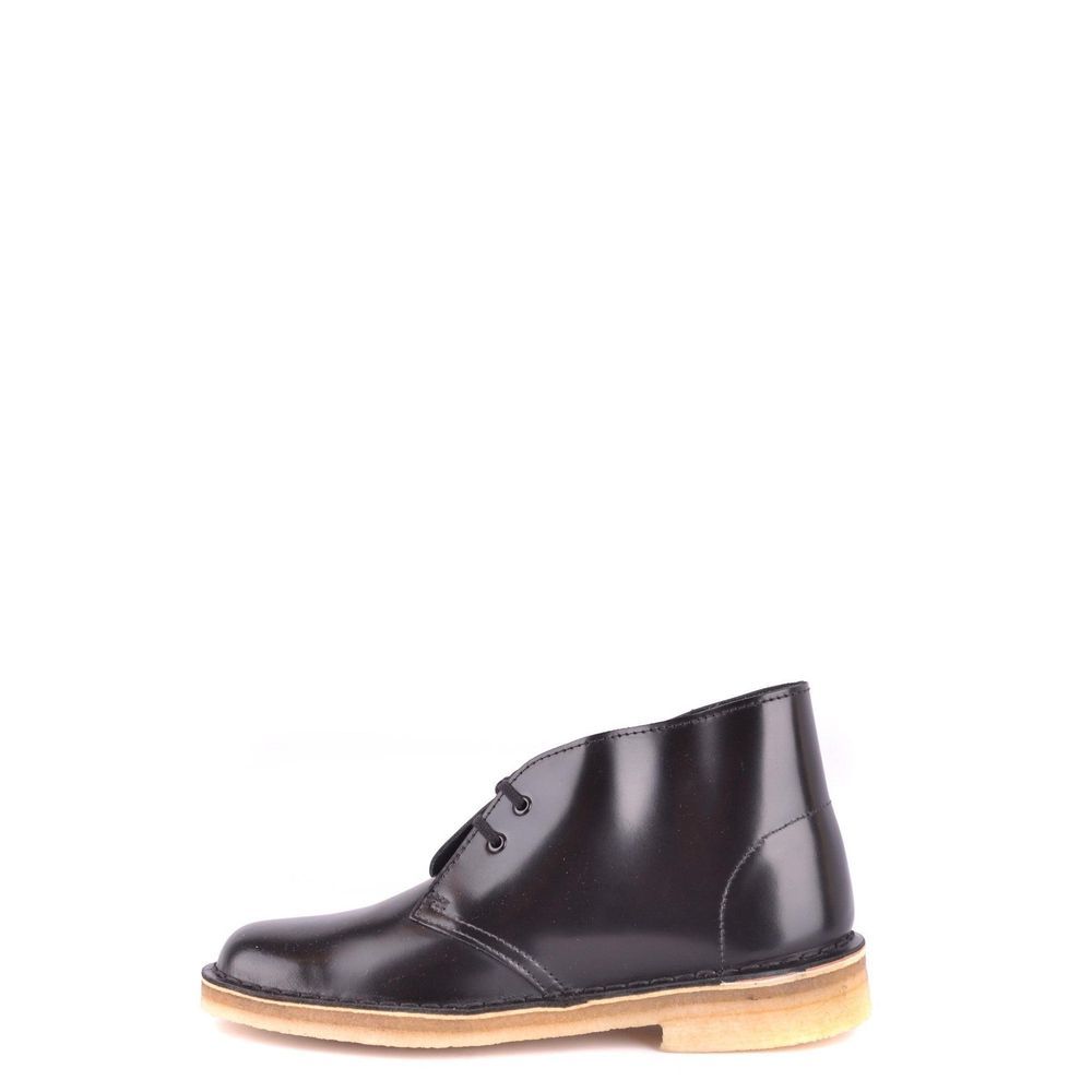 Botas de couro preto com atacadores da Clarks