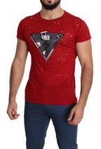 T-shirt de homem casual Guess vermelha em algodão com estampa do logótipo e detalhes perfurados.