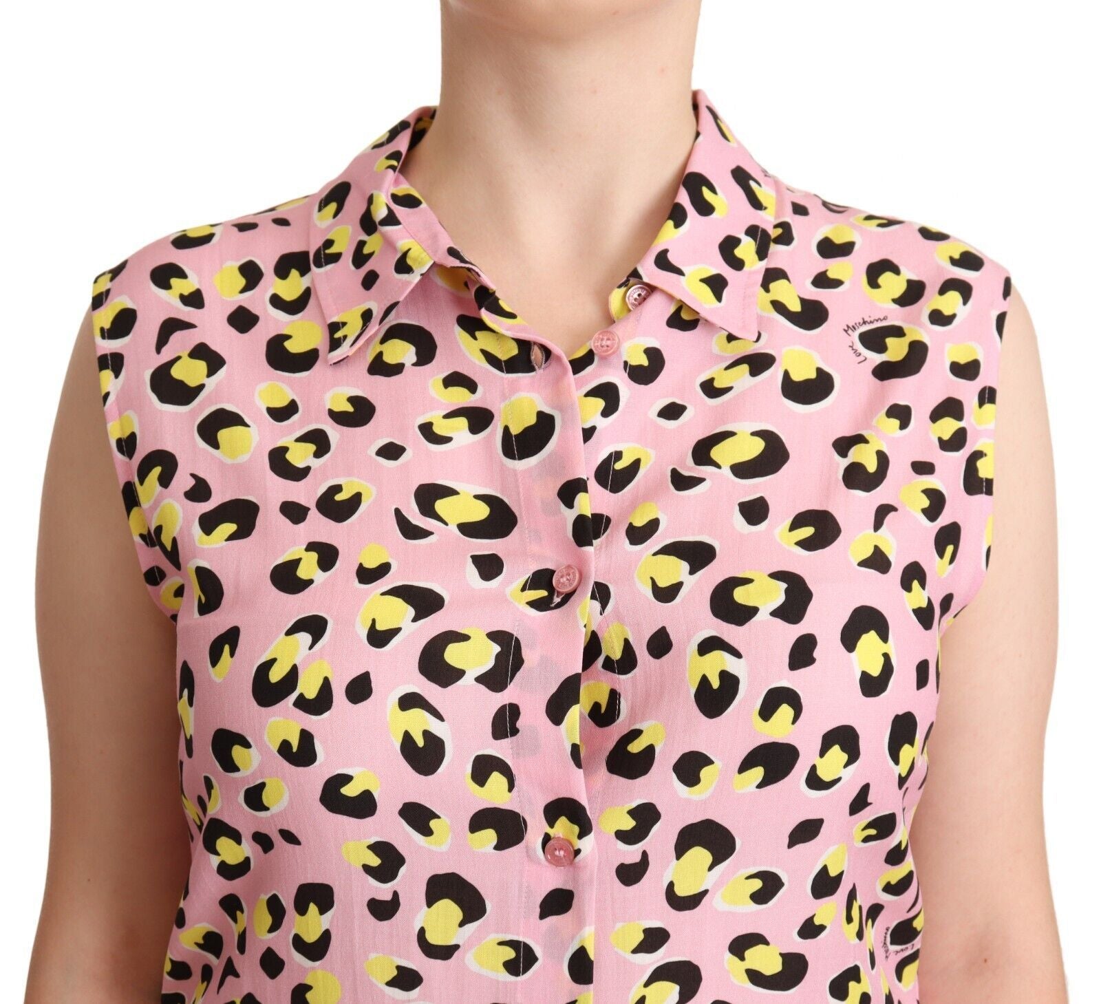 Ich liebe das ärmellose Polo-Top mit Kragen von Moschino in Pink mit Leopardenmuster.