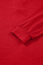 Camisola de manga comprida vermelha, estilo corrida, com botões e decote em V.