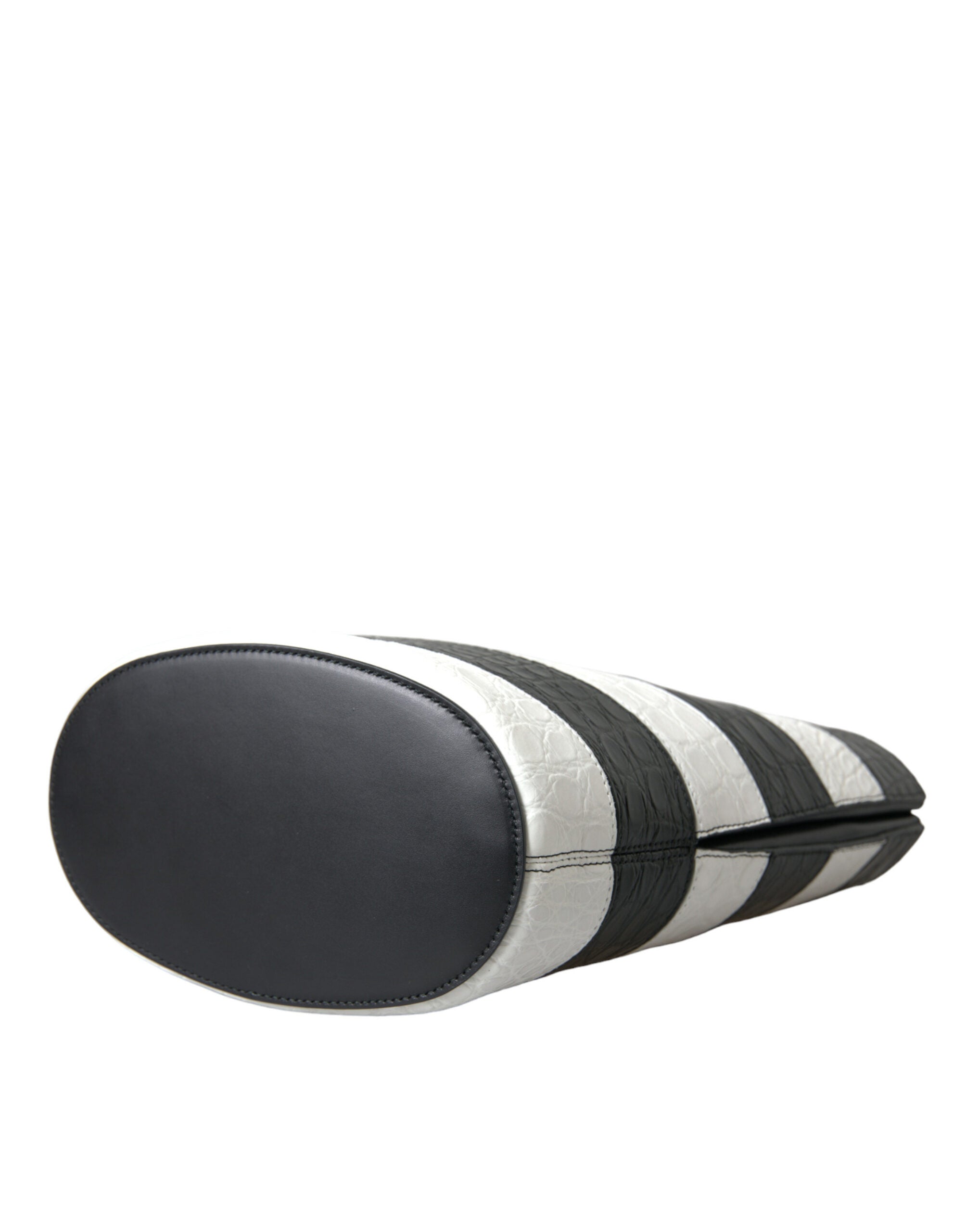 Bolsa Balenciaga Maxi Bucket em Pele Exótica Listrada Preto e Branco