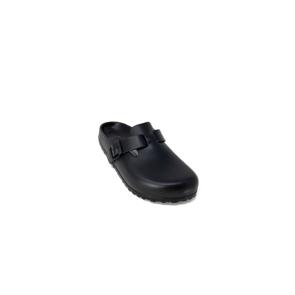 Chinelo Birkenstock em plástico preto
