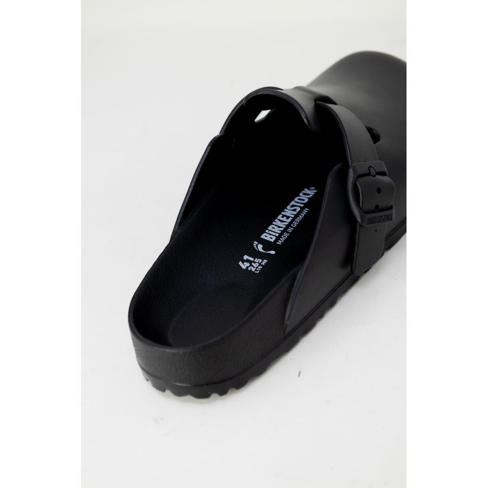 Chinelo Birkenstock em plástico preto