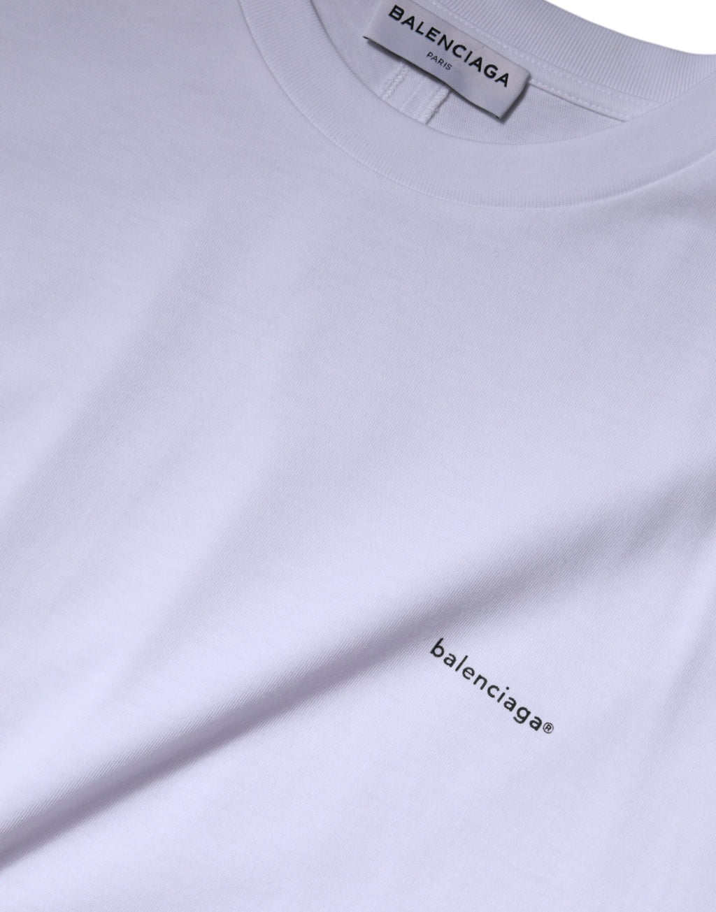 T-shirt Balenciaga branca com logótipo, gola redonda e manga curta em algodão.