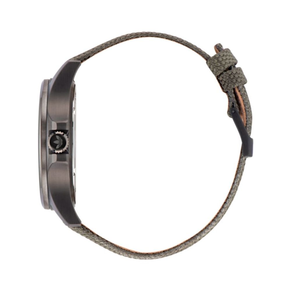 Adidas Uhr aus grünem Stoff