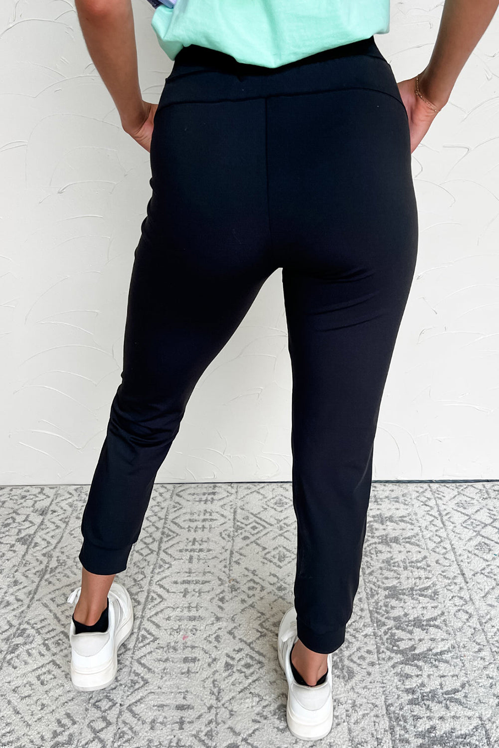 Calça Jogger Preta Skinny com Cordão