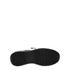 Adoro os ténis de cano baixo em pele branca da Moschino.