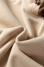 Sweatshirt larga com capuz e cordão, padrão leopardo, textura térmica pergaminho, cor pergaminho.