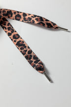 Sweatshirt larga com capuz e cordão, padrão leopardo, textura térmica pergaminho, cor pergaminho.