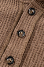 Sweatshirt oversized com capuz e patchwork de retalhos em tecido waffle de cabra com costura aparente.